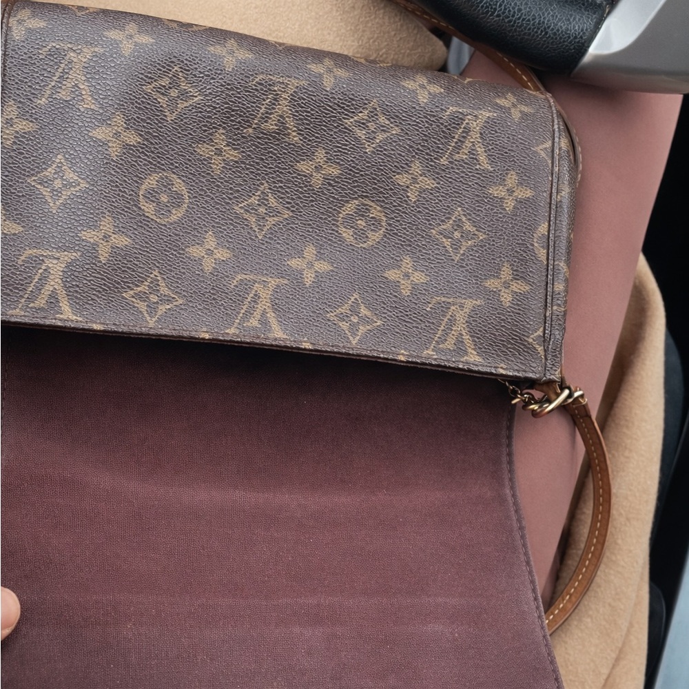 Louis Vuitton, favorite MM Crossbody Bag - Picture 3 of 16